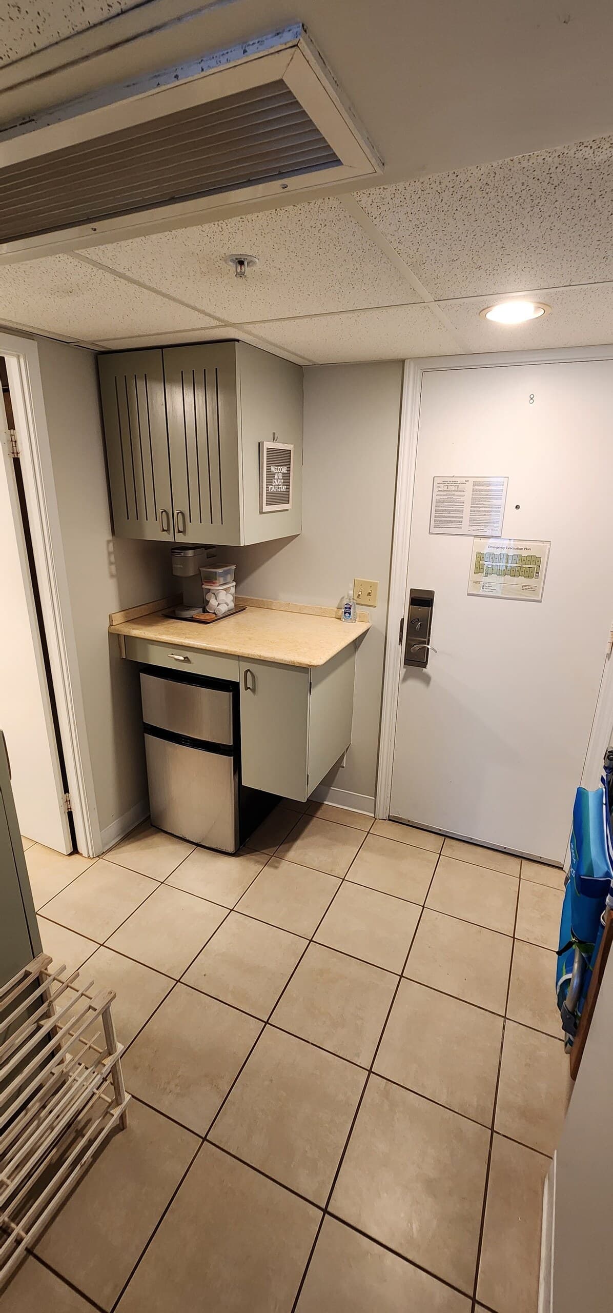 Cozy Waikiki studio with Diamond Head views - Photo 2