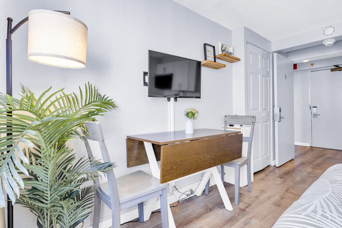 Modern 26F Waikiki Studio with Mountain View A + B - Photo 5