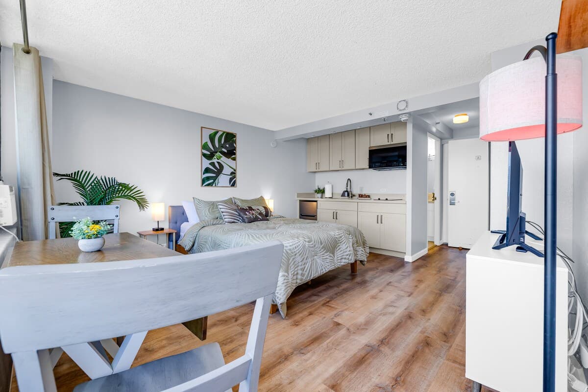 Modern 26F Waikiki Studio with Mountain View A + B - Photo 4