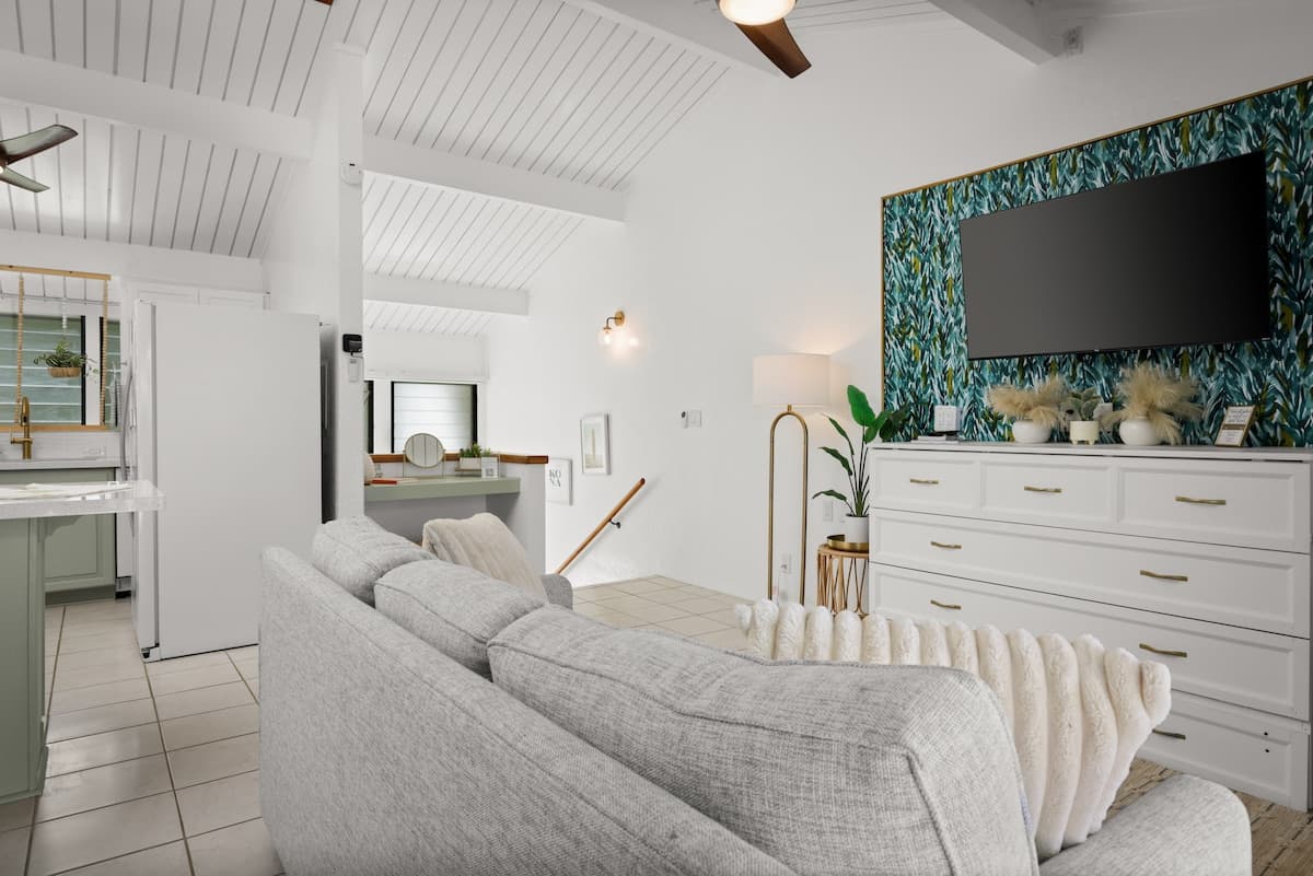 Condo in Kailua-Kona · ★4.98 · 1 bedroom · 2 beds · 1 bath - Photo 5