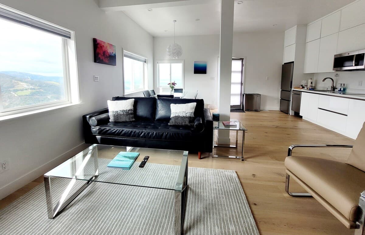 Secluded 5,000 sqft Villa with Bay Area Views - Photo 2