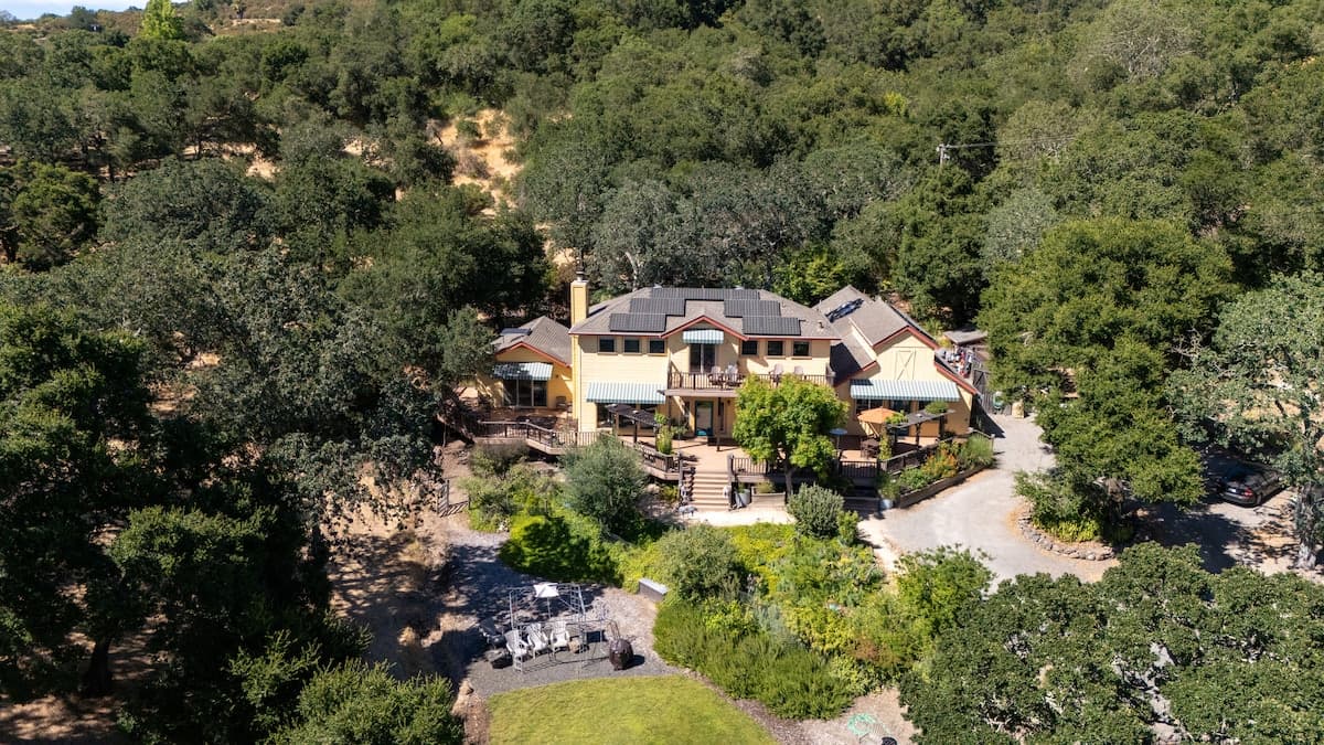 Oasis Estate 5 Acres, Hot Tub, Game Room, Deck - Photo 1