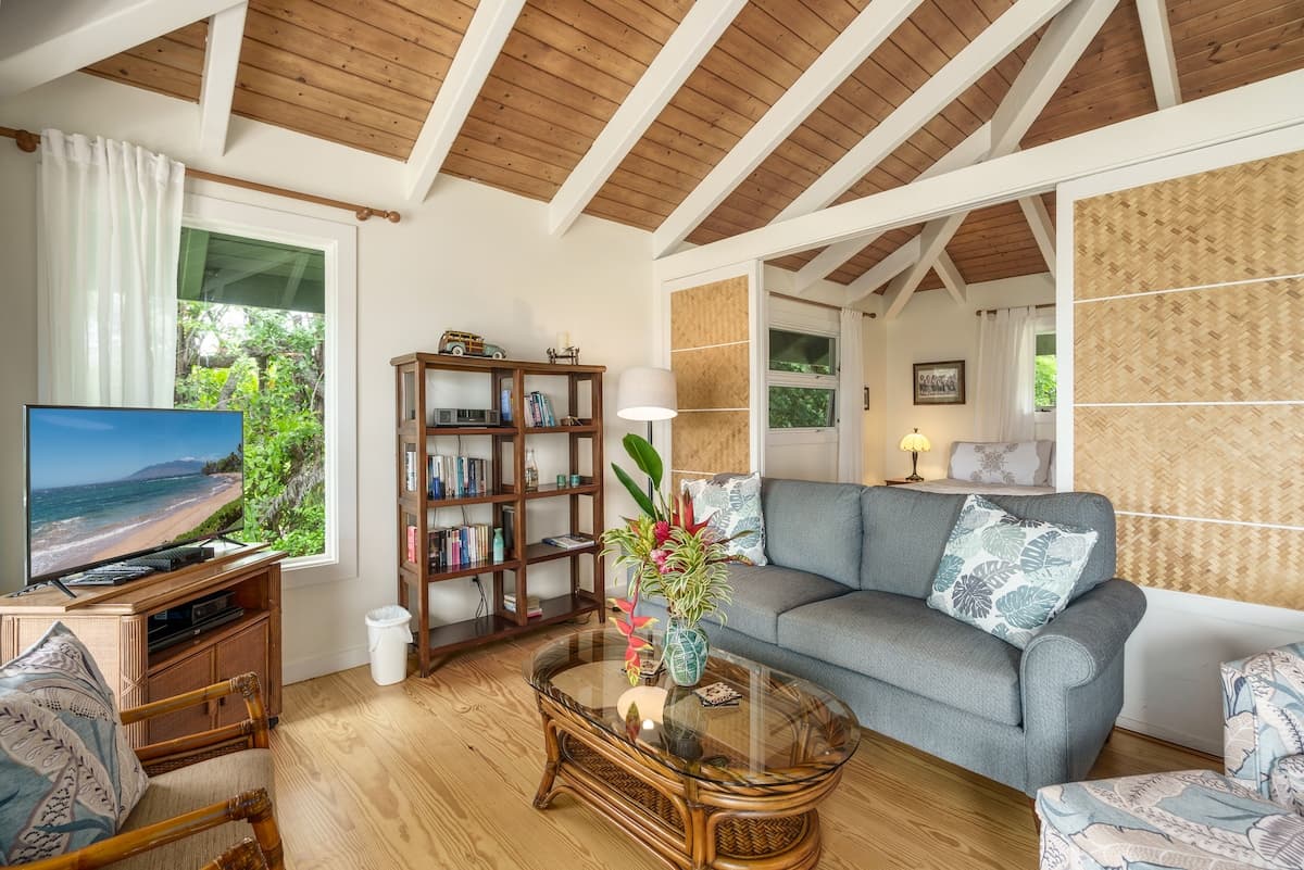 Guesthouse in Haiku-Pauwela · ★4.93 · 2 bedrooms · 3 beds · 1 bath - Photo 2