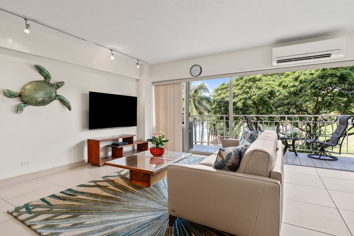 Ocean View Beachfront Luxury at Waikiki Shore #303 - Photo 2