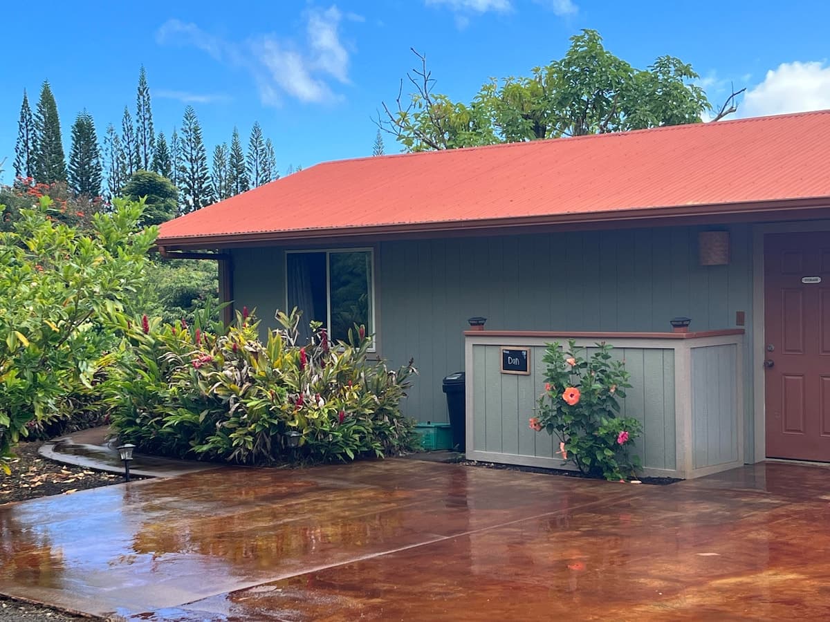 Cabin in Hakalau · ★4.97 · 1 bedroom · 3 beds · 1 bath - Photo 2