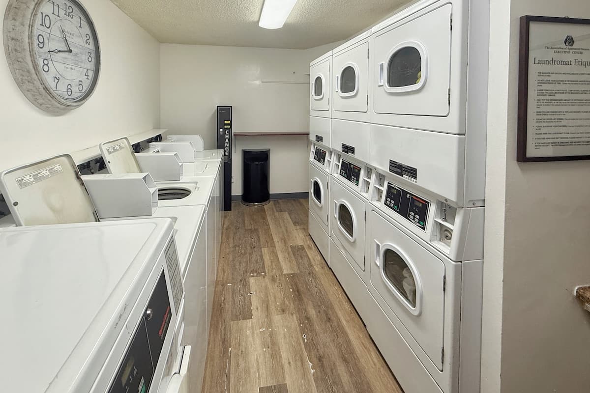 Condo in Honolulu · ★4.95 · 1 bedroom · 3 beds · 1 private bath - Photo 3