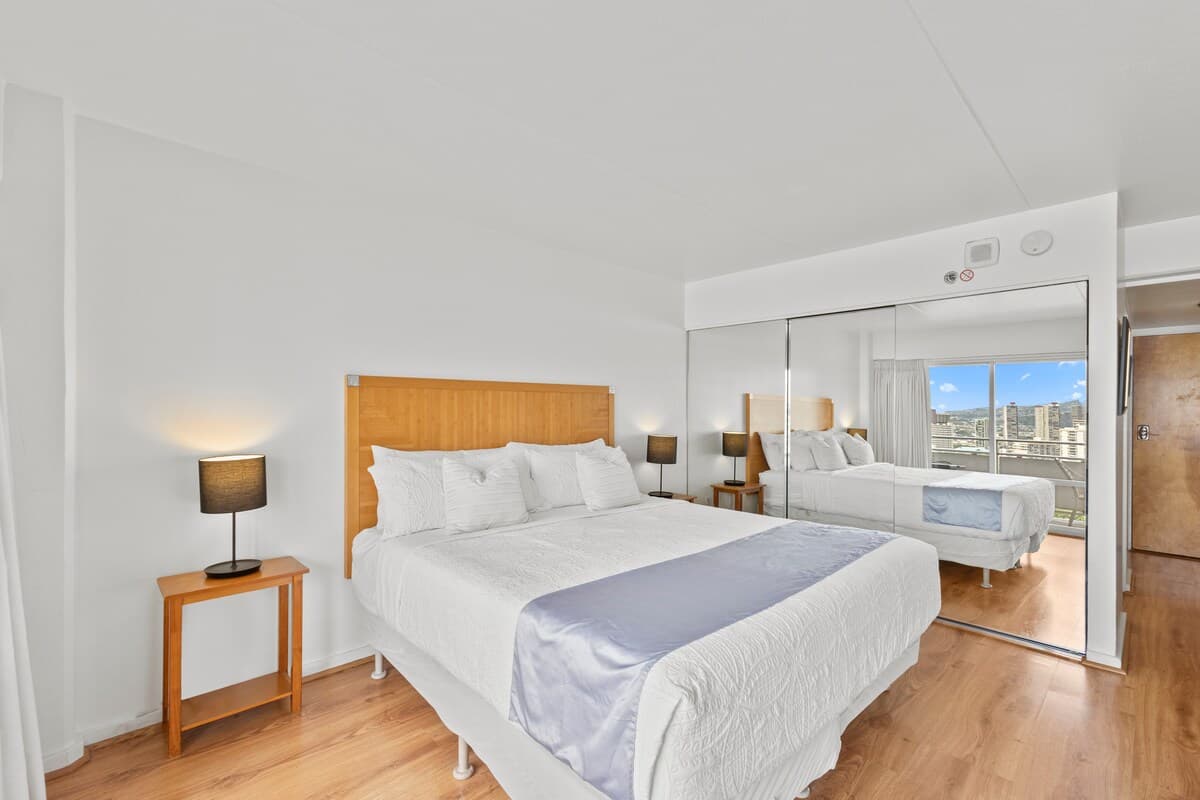 Condo in Honolulu · ★4.78 · 1 bedroom · 2 beds · 1 private bath - Photo 2