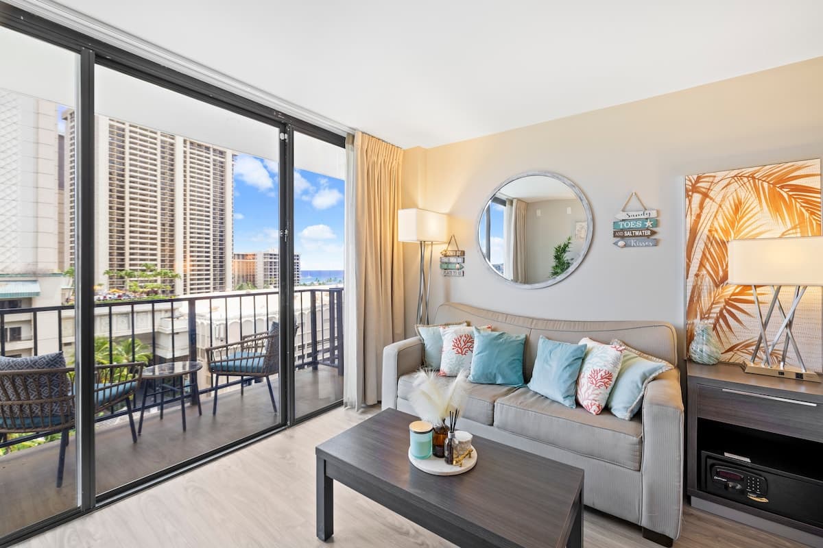 Hotel in Honolulu · ★4.94 · Studio · 2 beds · 1 private bath - Photo 2