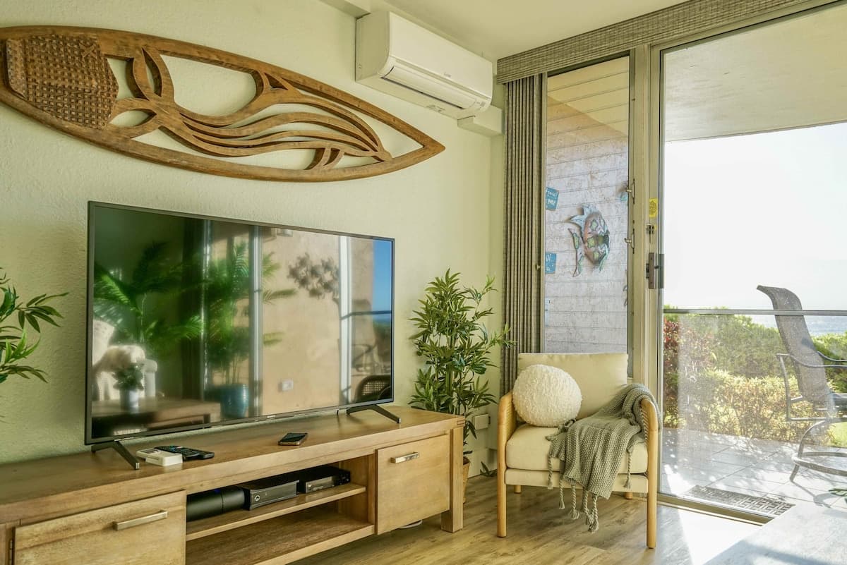 Condo in Wailuku · ★4.96 · 1 bedroom · 2 beds · 1 bath - Photo 4