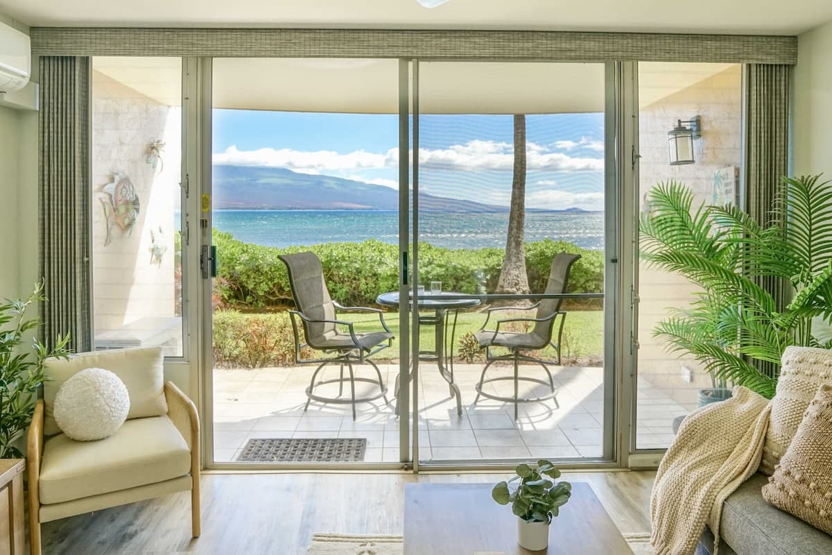 Condo in Wailuku · ★4.96 · 1 bedroom · 2 beds · 1 bath - Photo 3