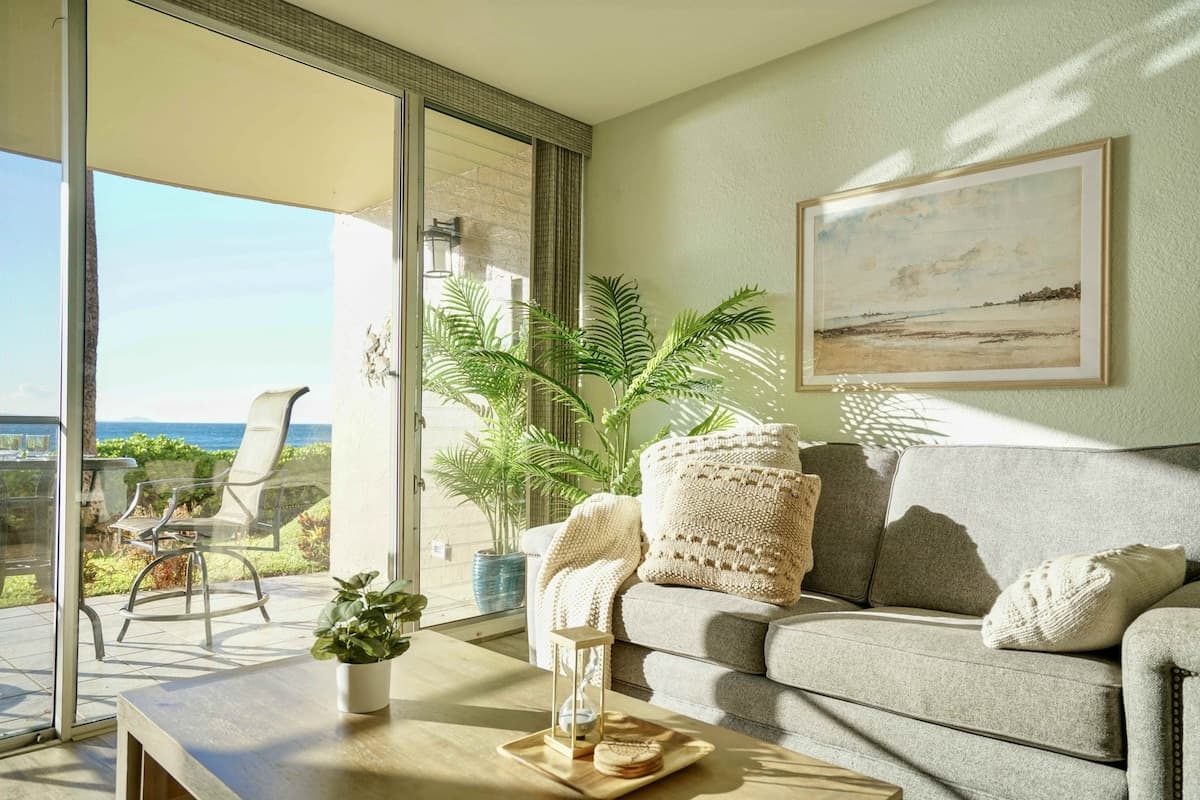 Condo in Wailuku · ★4.96 · 1 bedroom · 2 beds · 1 bath - Photo 2