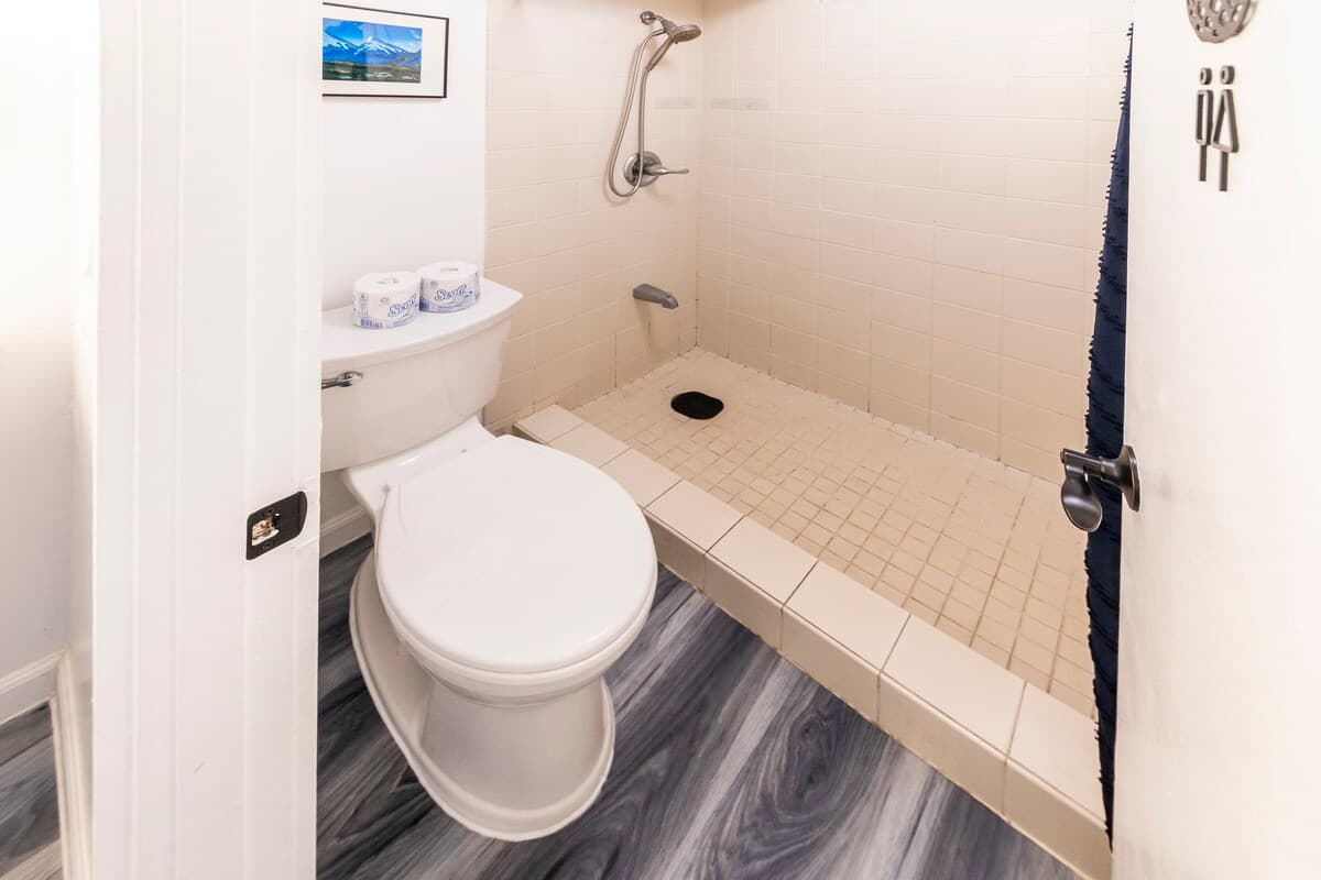 Condo in Honolulu · ★4.61 · Studio · 1 bed · 1 private bath - Photo 5