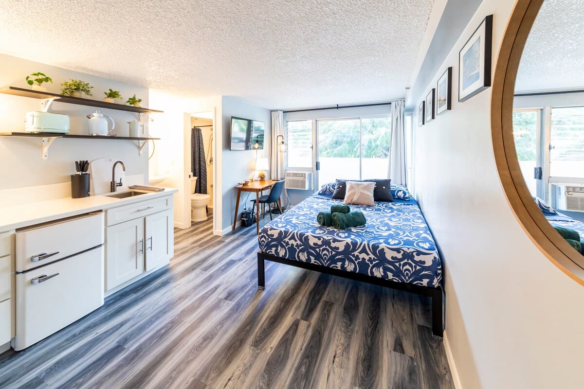 Condo in Honolulu · ★4.2 · Studio · 1 bed · 1 private bath - Photo 1