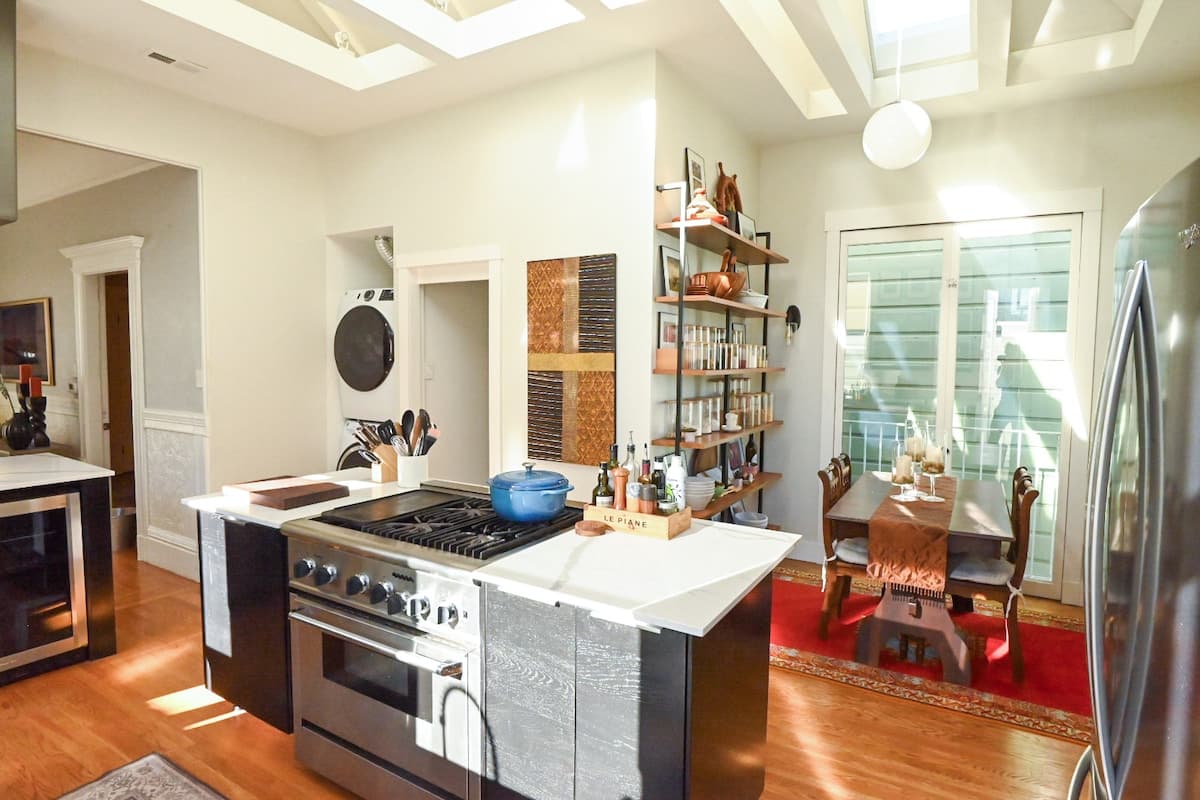 1880s Victorian Townhome, Heart of Mission - Photo 2