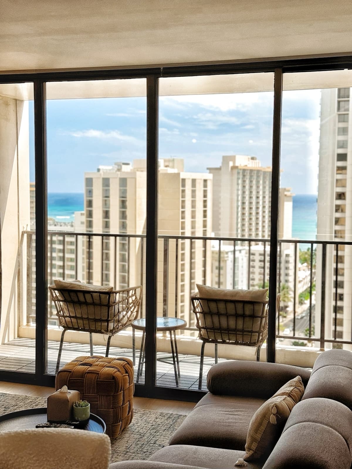 21FL Renovated Close to Beach w/Free Parking - Photo 2