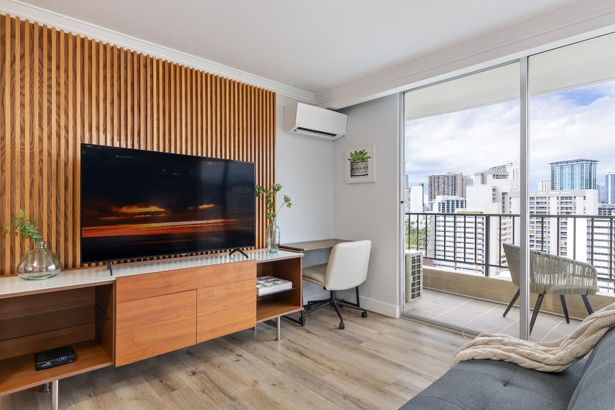 Modern Oasis with Great Canal Mountain View - Photo 3