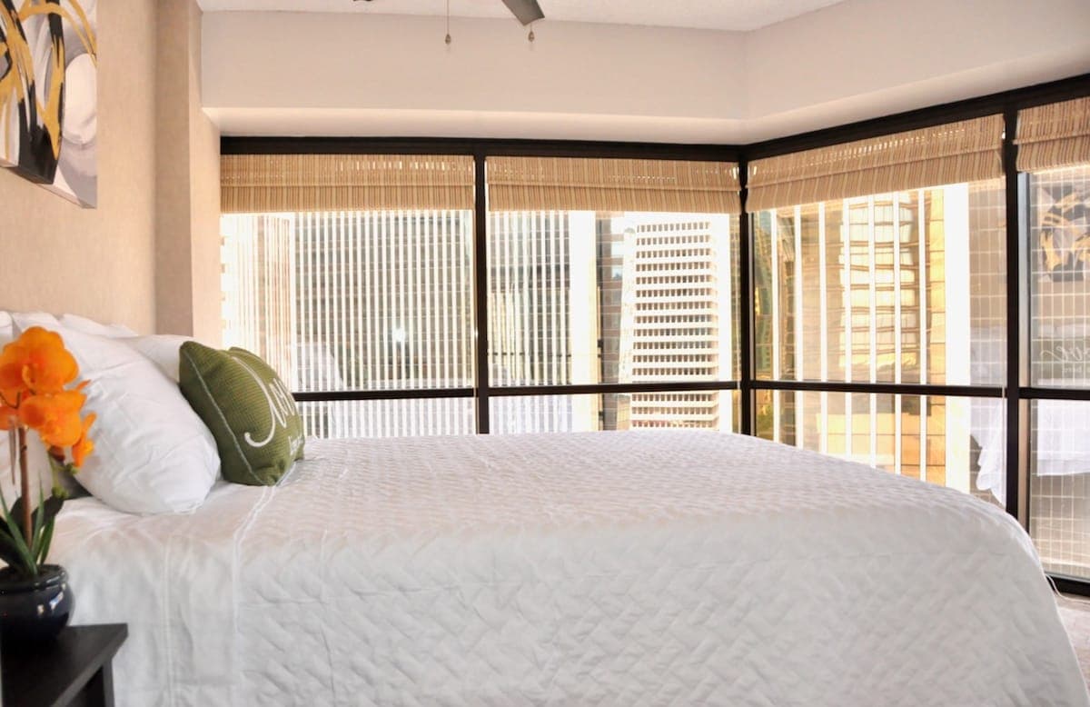 2BR+DEN Downtown Honolulu Ocean View Free Parking - Photo 5
