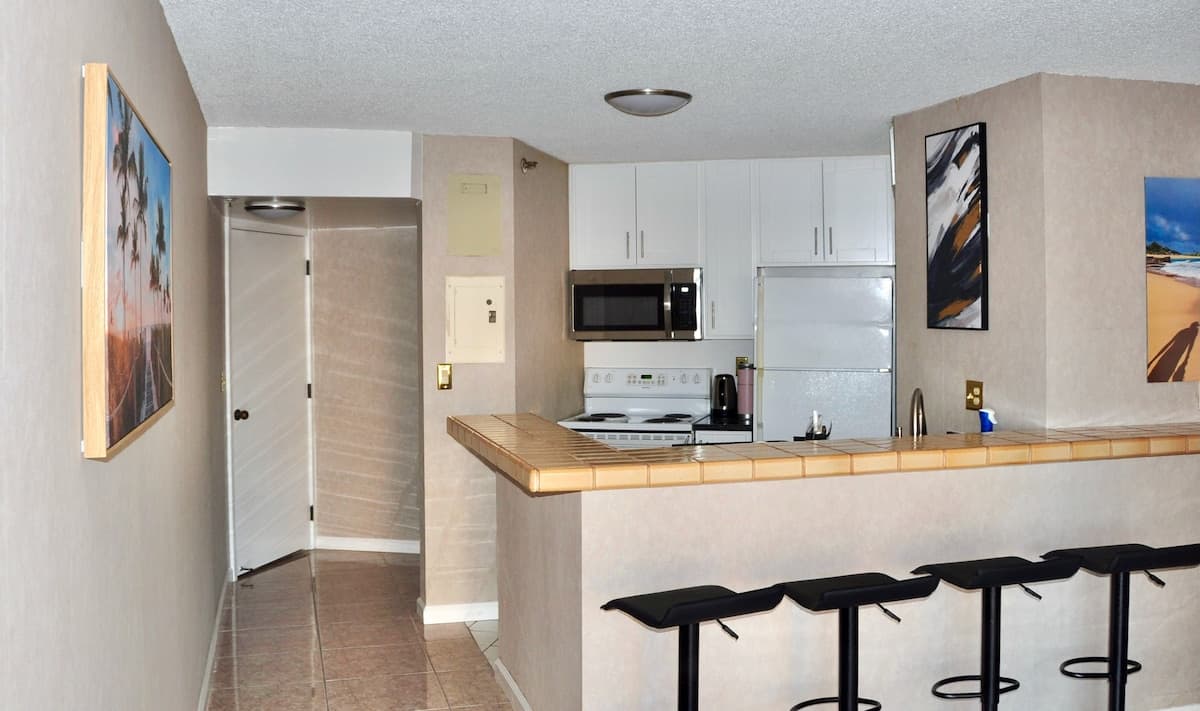 2BR+DEN Downtown Honolulu Ocean View Free Parking - Photo 4