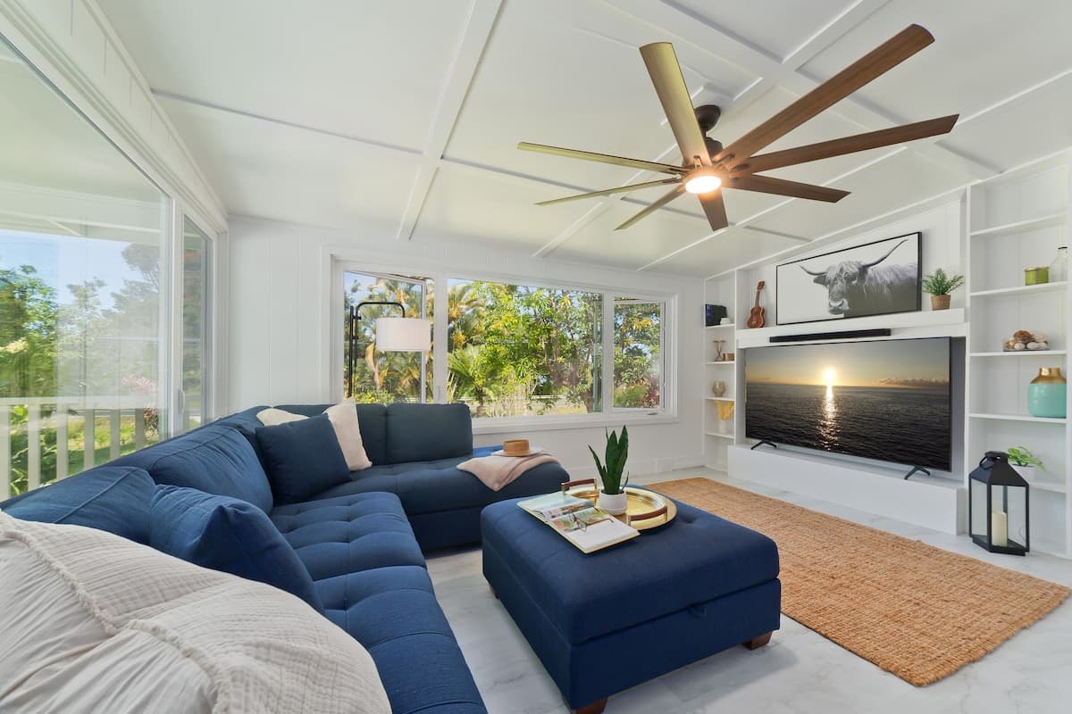 Home in Kealakekua · ★5.0 · 4 bedrooms · 7 beds · 1 private bath - Photo 1