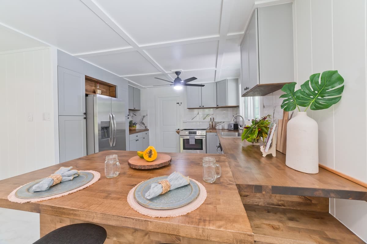 Home in Kealakekua · ★5.0 · 4 bedrooms · 7 beds · 1 private bath - Photo 5