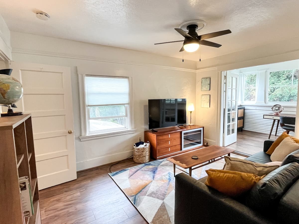 Redwood view Apartment - Photo 2