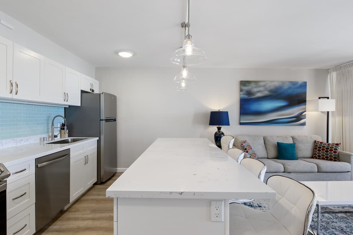 Perfect Waikiki Getaway 1BR OceanView Free Parking - Photo 4