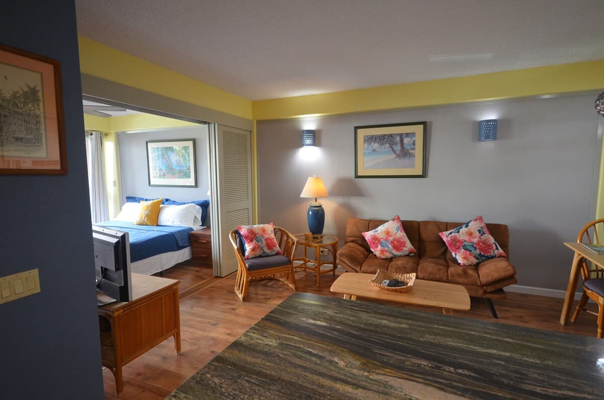 HK405 King bed, Full Kitchen, Pool & Waikiki Beach - Photo 5