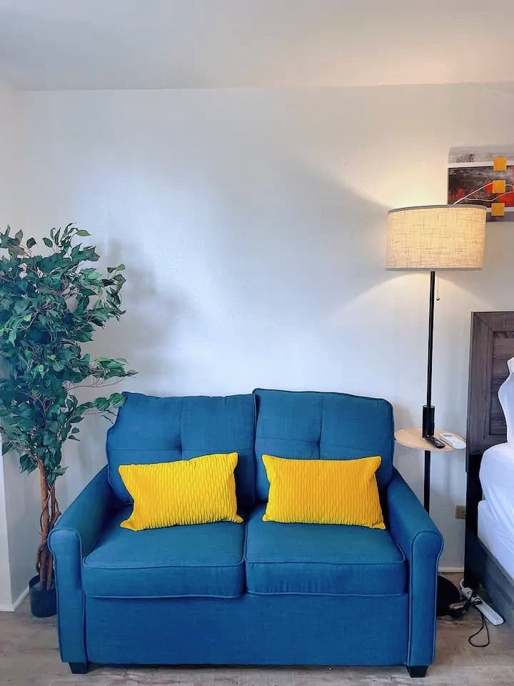 Condo in Honolulu · ★4.91 · 1 bedroom · 2 beds · 1 private bath - Photo 1