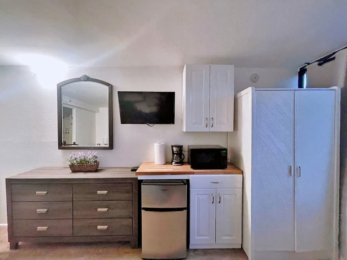Condo in Honolulu · ★4.91 · 1 bedroom · 2 beds · 1 private bath - Photo 3