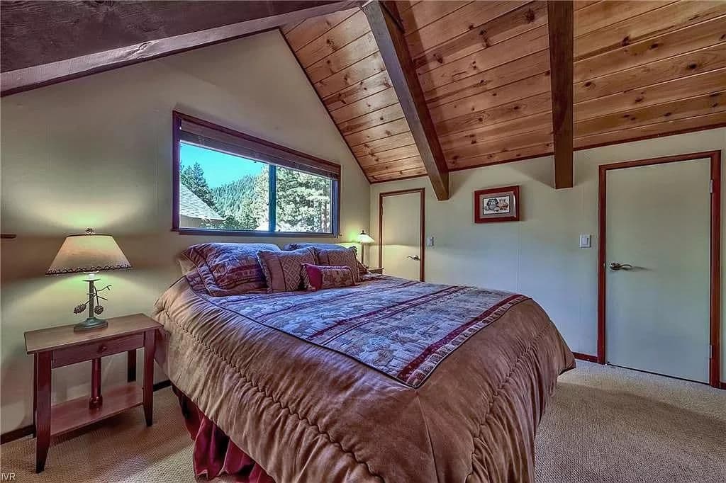 Home in Incline Village · ★4.47 · 3 bedrooms · 4 beds · 2 private baths - Photo 4