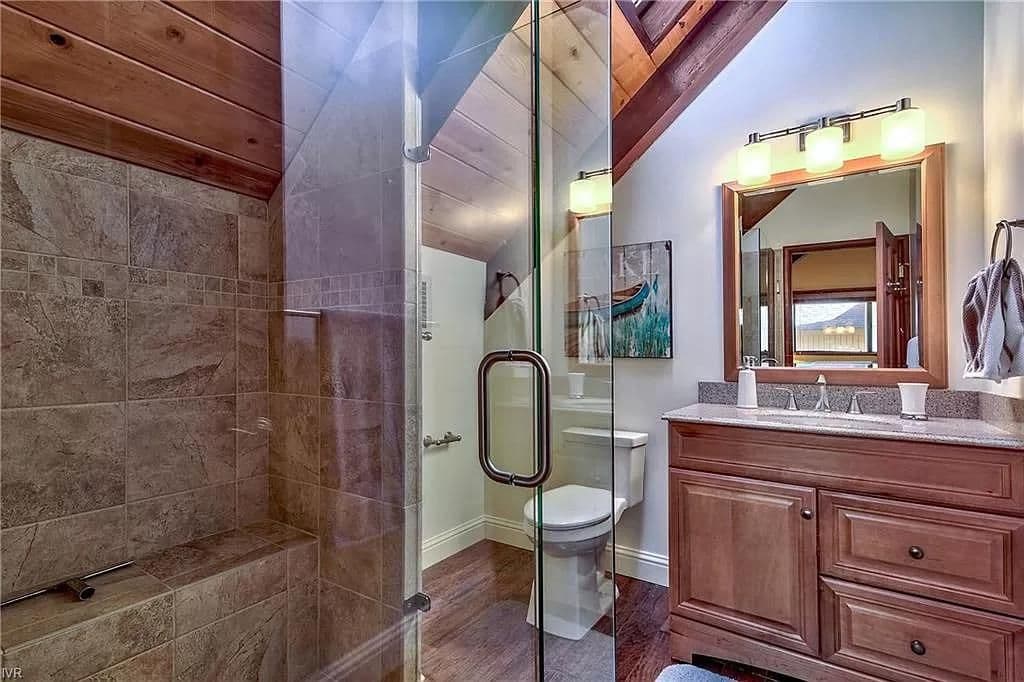 Home in Incline Village · ★4.47 · 3 bedrooms · 4 beds · 2 private baths - Photo 5
