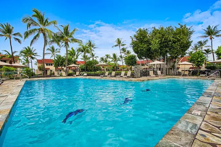 Townhouse in Kailua-Kona · ★4.94 · 2 bedrooms · 4 beds · 2 baths - Photo 3