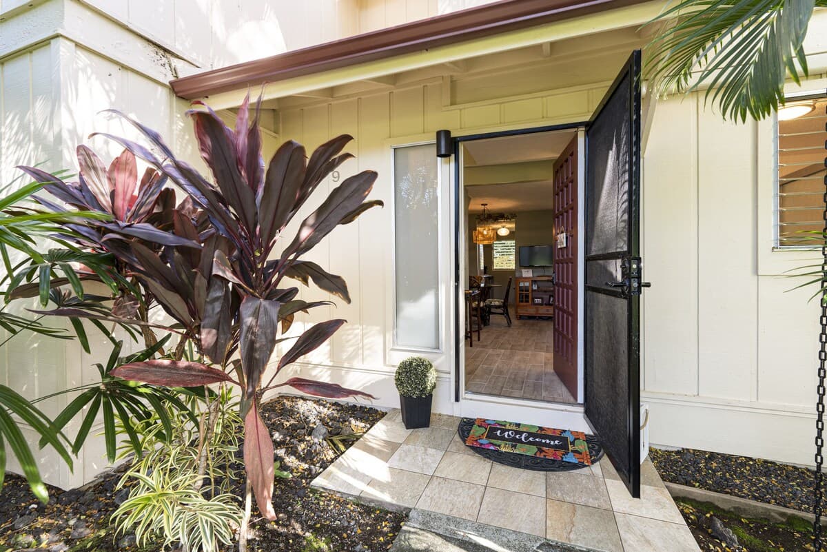 Townhouse in Kailua-Kona · ★4.94 · 2 bedrooms · 4 beds · 2 baths - Photo 4