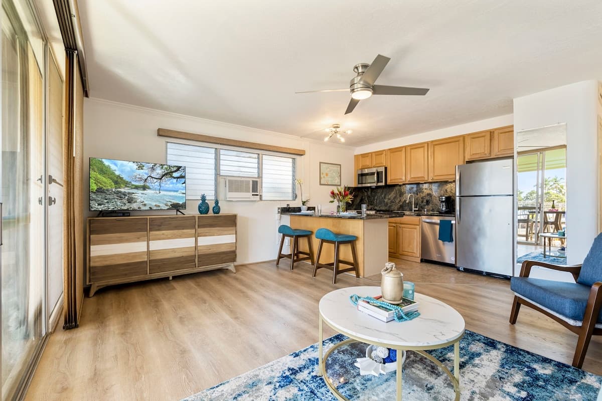 Condo in Kihei · ★4.94 · 1 bedroom · 2 beds · 1 private bath - Photo 4