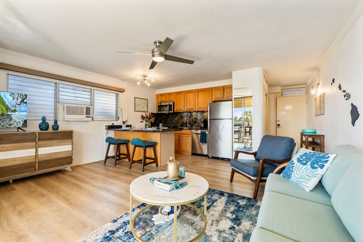 Condo in Kihei · ★4.94 · 1 bedroom · 2 beds · 1 private bath - Photo 5