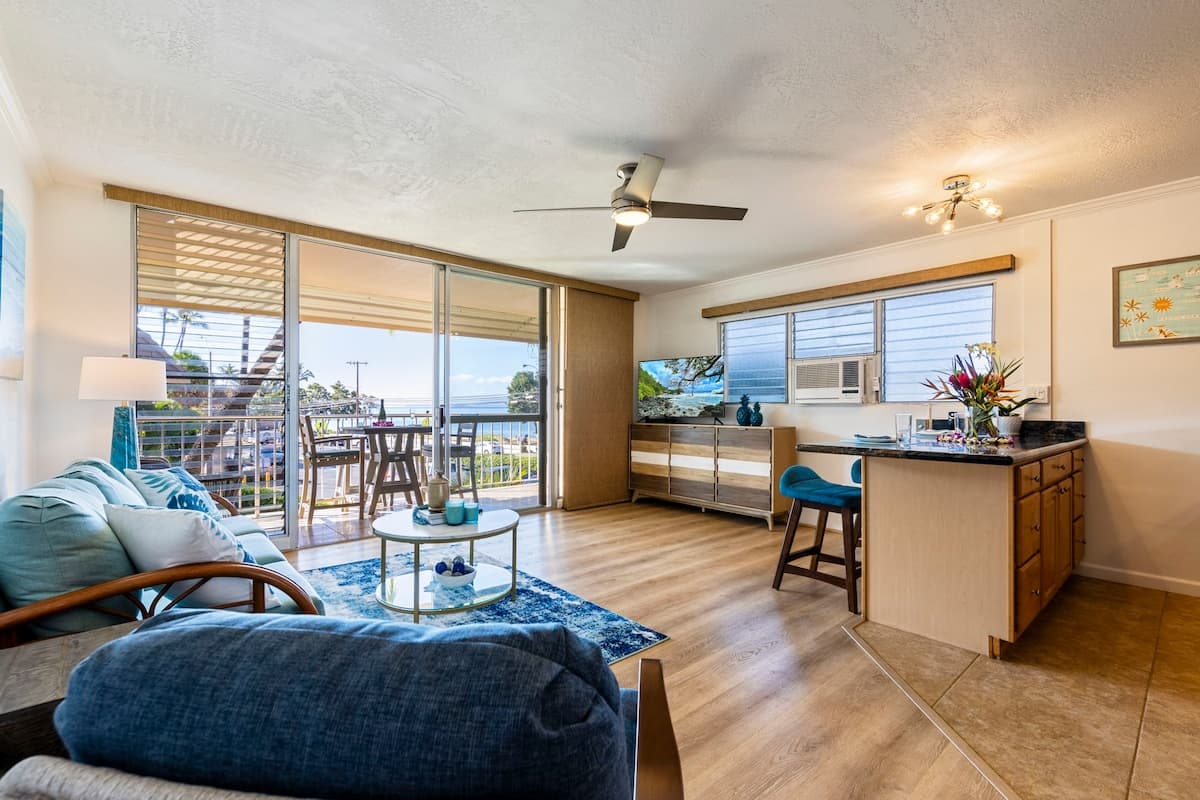 Condo in Kihei · ★4.94 · 1 bedroom · 2 beds · 1 private bath - Photo 3