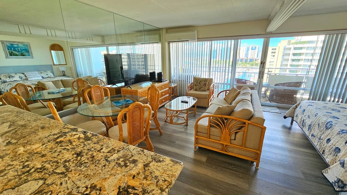 Condo in Honolulu · ★4.96 · 1 bedroom · 1 bed · 1 private bath - Photo 1