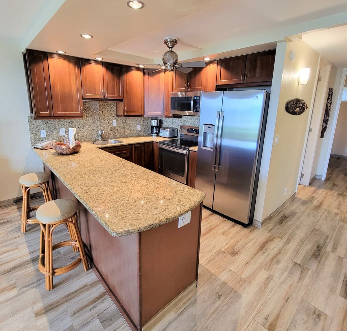 Popular Resort, Oceanfront, A/C - Photo 2