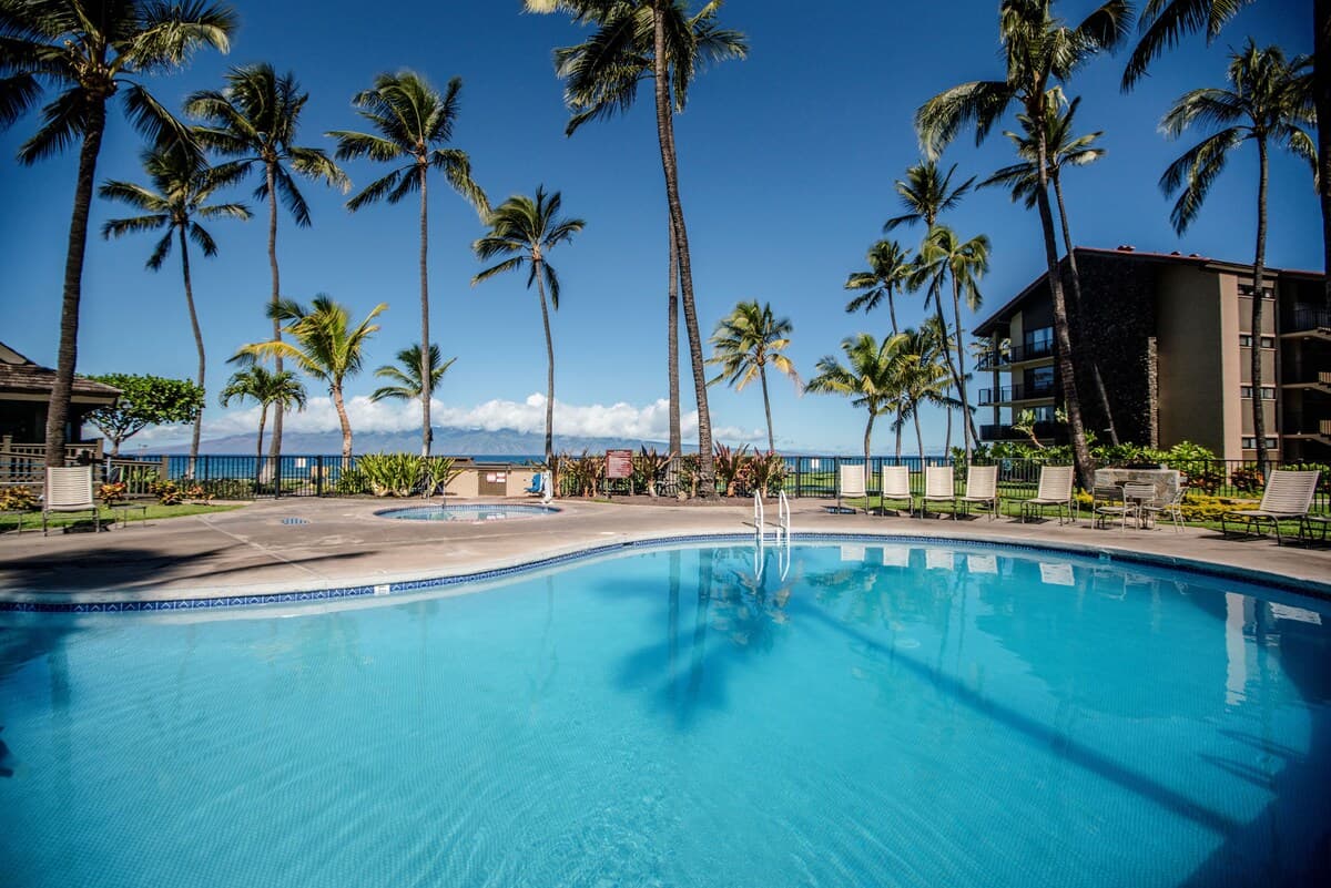 Popular Resort, Oceanfront, A/C - Photo 3