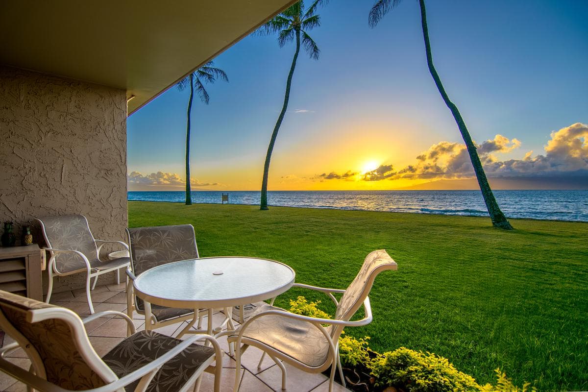 Popular Resort, Oceanfront, A/C - Photo 1
