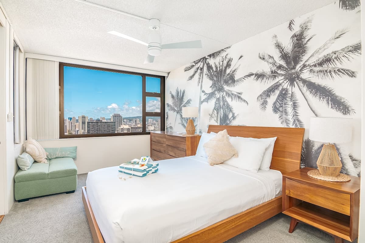 Condo in Honolulu · ★4.97 · 1 bedroom · 2 beds · 1 private bath - Photo 1