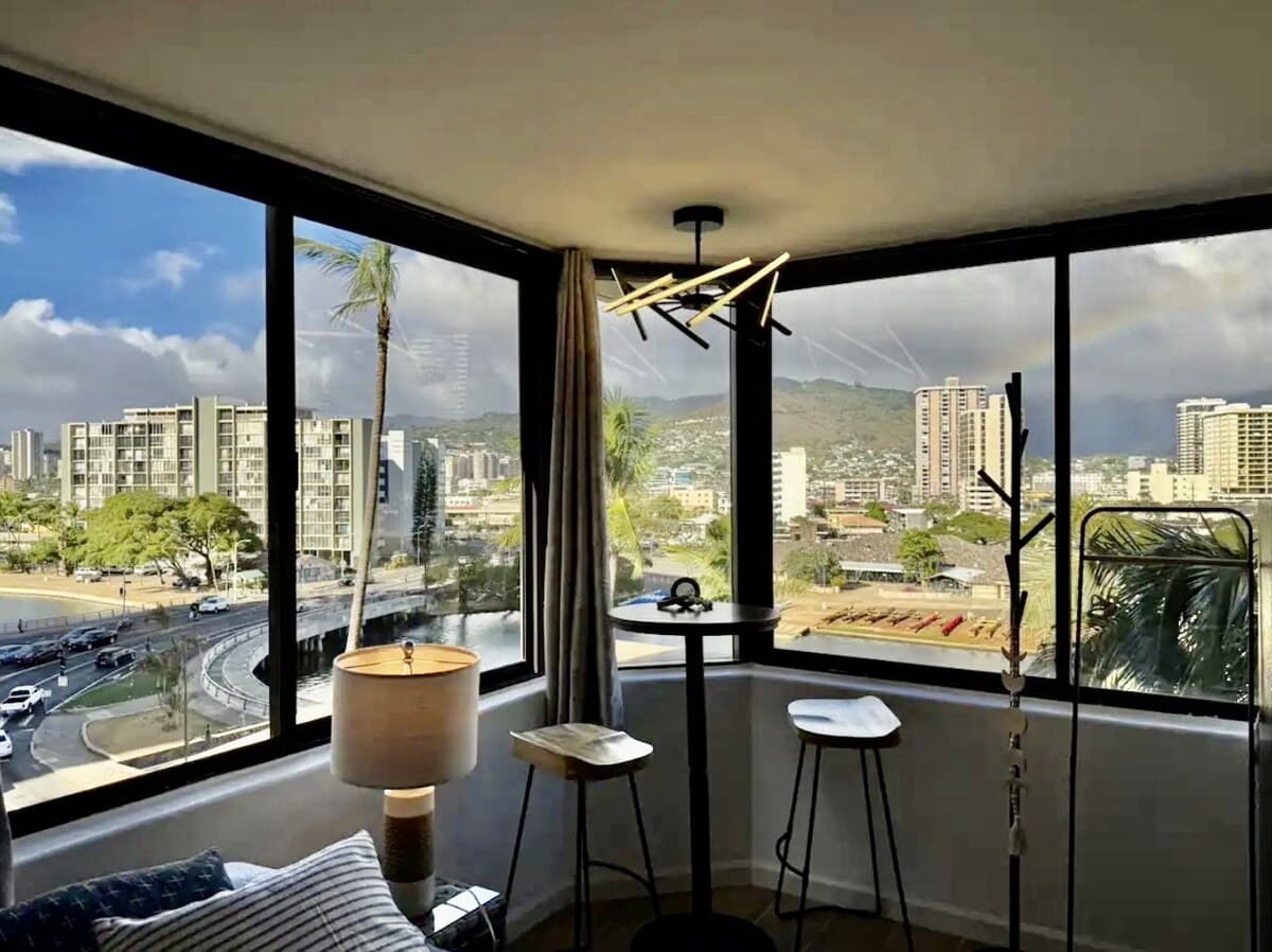 Condo in Honolulu · ★4.89 · Studio · 1 bed · 1 private bath - Photo 3