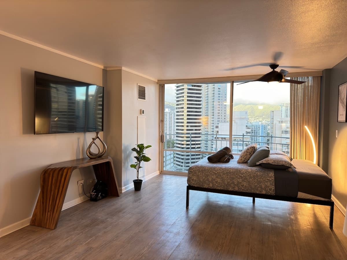 Condo in Honolulu · ★4.75 · 1 bedroom · 4 beds · 1 private bath - Photo 4