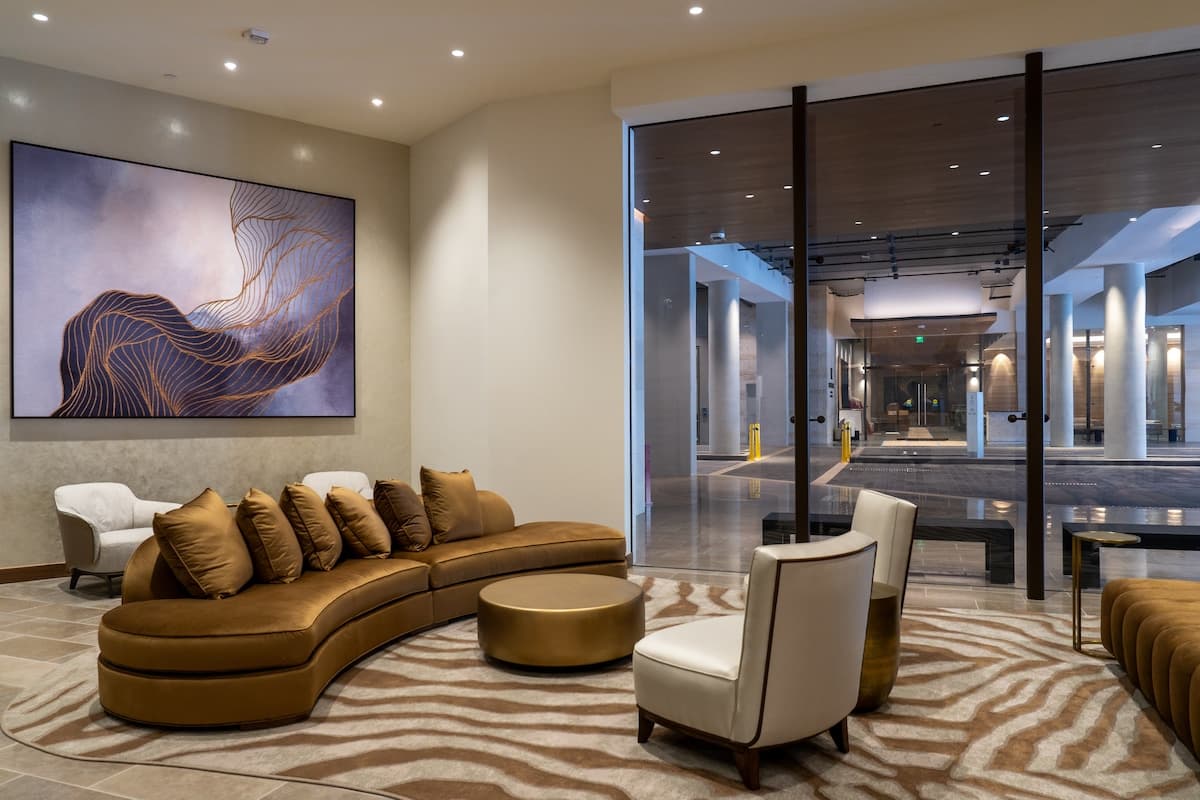Condo in Honolulu · ★5.0 · 2 bedrooms · 2 beds · 2 baths - Photo 1