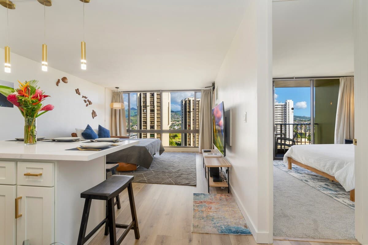 17th-Floor Views 2 Blocks from Beach - Photo 1