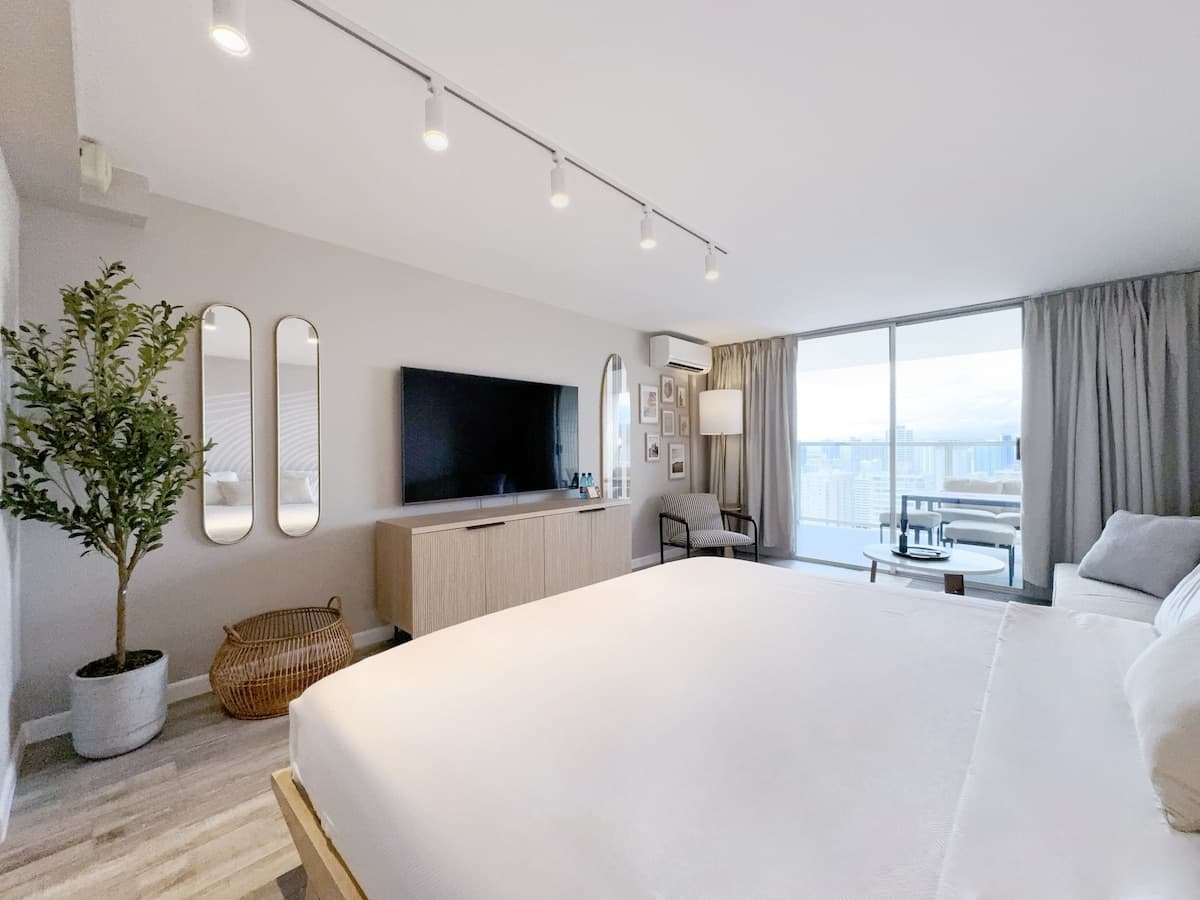 37F-Gorgeous High-FL Studio w/Ocean & City Views - Photo 5