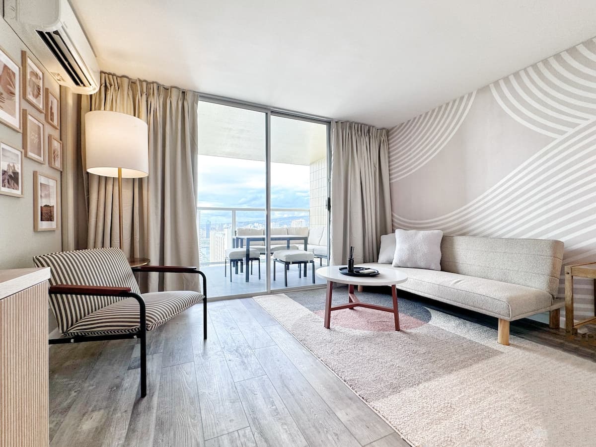 37F-Gorgeous High-FL Studio w/Ocean & City Views - Photo 3