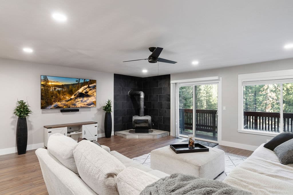 Home in Stateline · ★5.0 · 3 bedrooms · 5 beds · 3.5 private baths - Photo 4