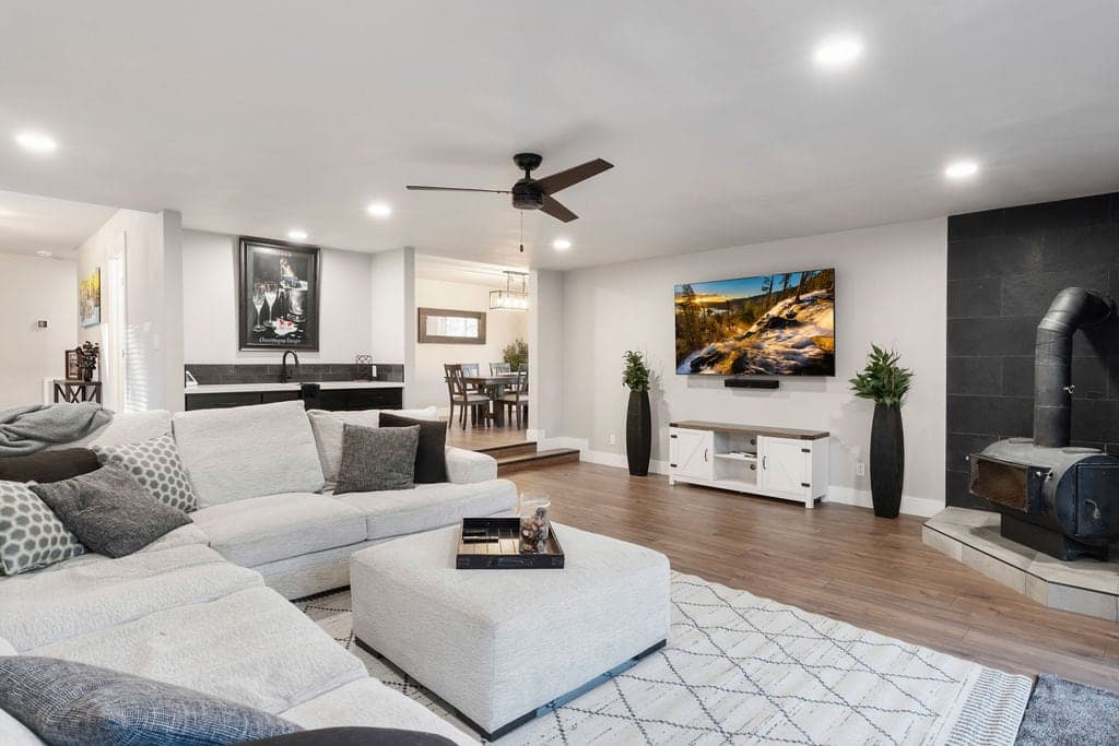 Home in Stateline · ★5.0 · 3 bedrooms · 5 beds · 3.5 private baths - Photo 3