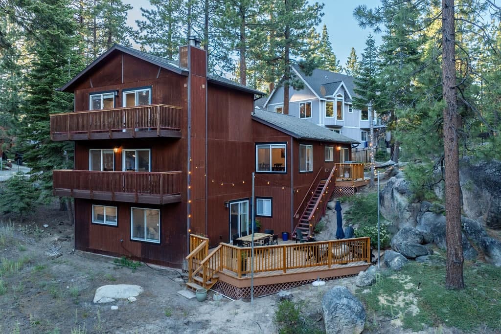 Home in Stateline · ★5.0 · 3 bedrooms · 5 beds · 3.5 private baths - Photo 1